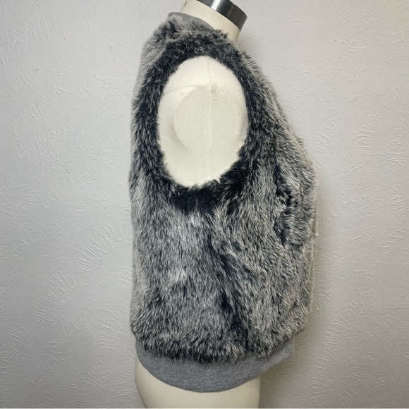 Three Dots Gray Faux Fur Vest Button Front Sleeveless Jacket Size Small S - Picture 3 of 8